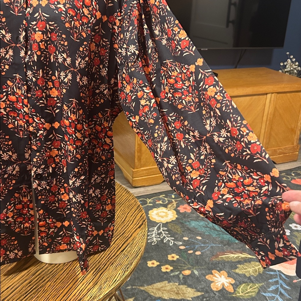 Floral Button-Up Blouse - Picture 3 of 4